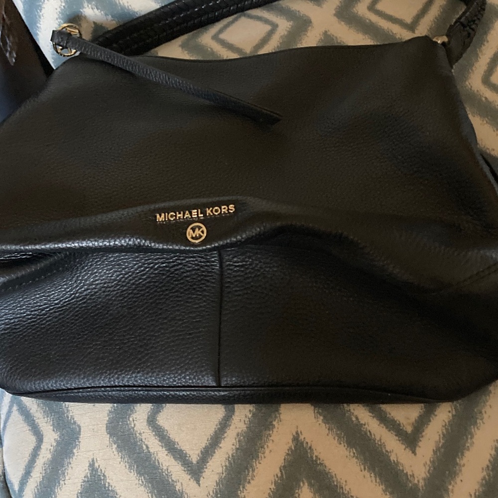 Michael Kors Black Leather Shoulder Bag with Gold Accents - Picture 2 of 6